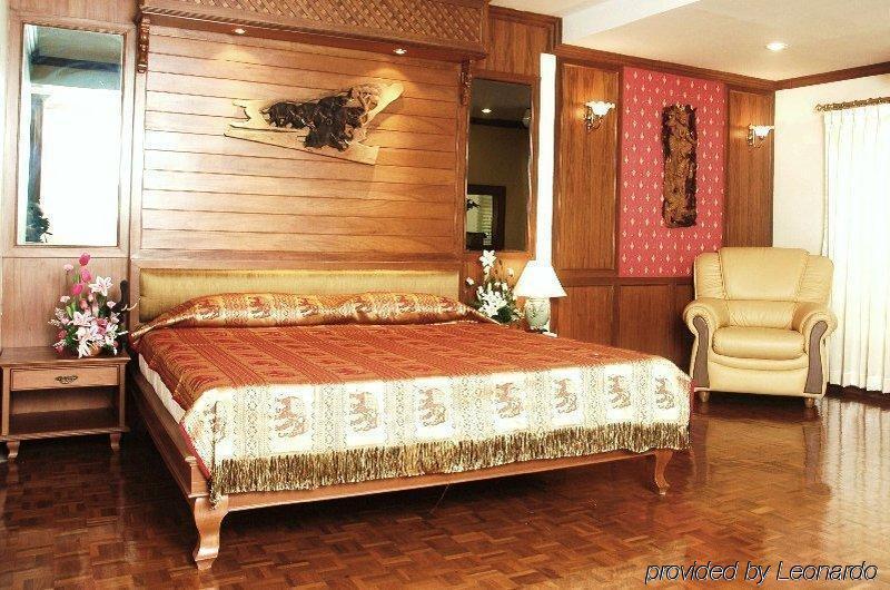 Royal Ivory Sukhumvit Nana Hotel